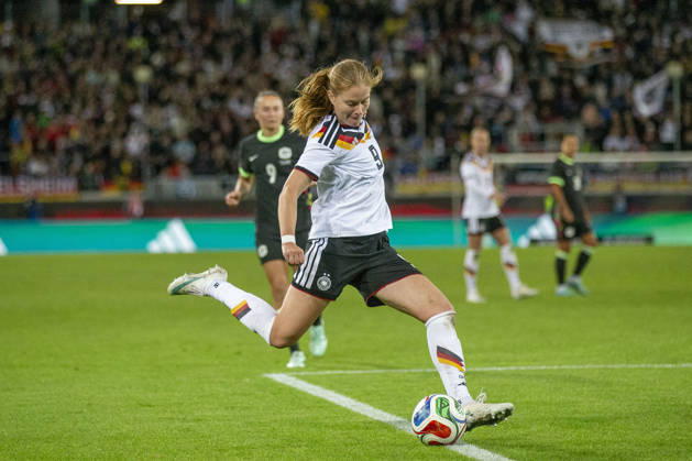 GER, Karlsruhe, football, womens football, International Friendly, Länderspiel, Nationalmannschaft Germany vs. Australia in the picture f.l.: Sjoeke Nuesken (Germany 09), 09.10.2026, BBBank Wildpark Karlsruhe DFB REGULATIONS PROHIBIT ANY USE OF PHOTOGRAPHS AS IMAGE SEQUENCES AND OR QUASI-VIDEO, Karlsruhe BBBank Wildpark Baden-Wuerttemberg Germany Copyright: xPaulxFritzx