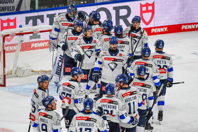 09.10.2026, München, Deutschland. PENNY DEL, Deutsche Eishockey Liga, Saison 2026 27, 7. Spieltag: EHC Red Bull München gegen ERC Ingolstadt im SAP Garden in München. Ingolstadt beim Jubel, jubelnd, feiernd nach dem Enstand