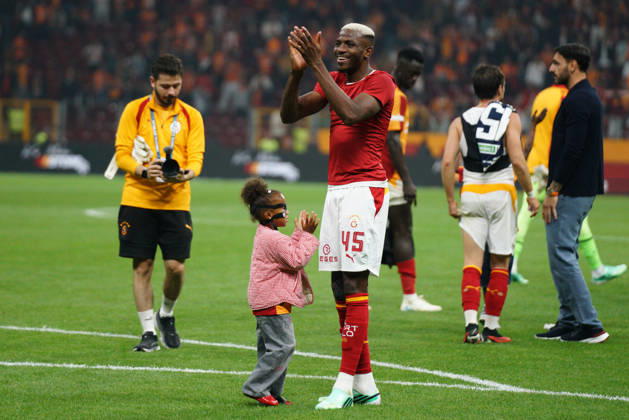 October 9, 2026, Sariyer, Istanbul, Turkey: Victor Osimhen (C) of Galatasaray celebrates victory after the Turkish Super League 2026 27 match between Galatasaray and Kasimpasa at RAMS Park Stadium in Istanbul, Turkey, on October 9, 2026. Sariyer Turkey - ZUMAu194 20261009_zip_u194_032 Copyright: xTolgaxUluturkx