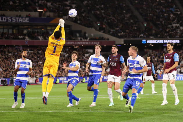 West Ham United v Queens Park Rangers 09 October 2026, London - EFL Championship Football - West Ham United v Queens Park Rangers - QPR goalkeeper Pierce Charles punches the ball away at a corner - Photo: Jacques Feeney Offside. London UK Copyright: xJacquesxFeeneyx xOffsidexOffside