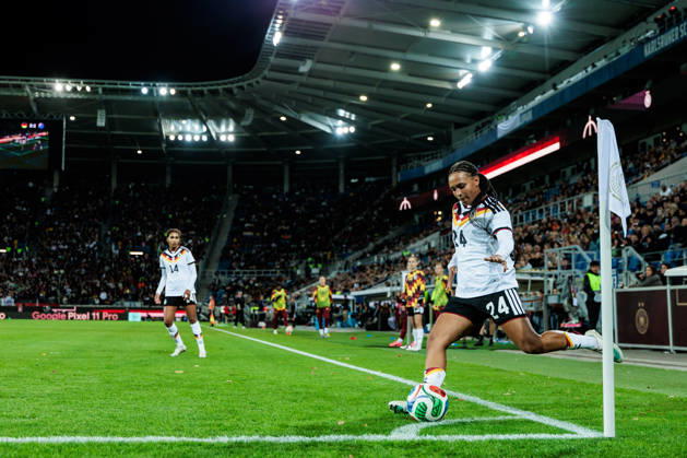 KARLSRUHE, GERMANY - OCTOBER 09: Lisa Baum (Germany, 24) shooting a corner ball during the International Friendly, Länderspiel, Nationalmannschaft match between Germany vs. Australia at BBBank Wildpark on October 09, 2026 in Karlsruhe, Germany. Germany Copyright: xSteffiexWunderlx