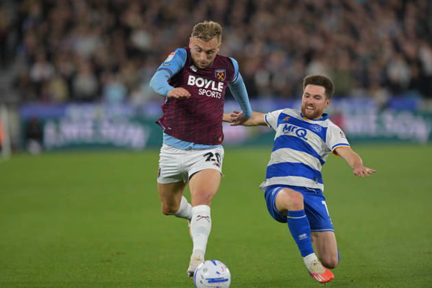 West Ham vs QPR Championship Jarrod Bowen of West Ham United and Paul Smyth of Queens Park Rangers during the West Ham vs Queens Park Rangers, EFL Championship match at the London Stadium Stratford. This image is for EDITORIAL USE ONLY. Licence required from the Football DataCo for any other use. London The London Stadium UK Copyright: xMartinxDaltonx WestHam_vs_QPR_091026_MD_185