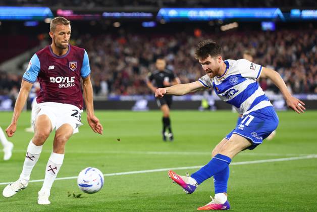 Paul Smyth of Queen Park Rangers under pressure from Tomas Soucek of West Ham United West Ham United v Queens Park Rangers, EFL Championship, Football, London Stadium, London, UK - 09 Oct 2026London London Stadium United Kingdom EDITORIAL USE ONLY No use with unauthorised audio, video, data, fixture lists, club league logos or live services. Online in-match use limited to 120 images, no video emulation. No use in betting, games or single club league player publications. Copyright: xSimonxDael Shutterstockx 17196556ax
