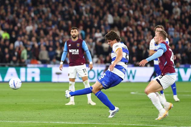Ronnie Edwards of Queen Park Rangers with a shot on goal under pressure from Jarrod Bowen of West Ham United West Ham United v Queens Park Rangers, EFL Championship, Football, London Stadium, London, UK - 09 Oct 2026London London Stadium United Kingdom EDITORIAL USE ONLY No use with unauthorised audio, video, data, fixture lists, club league logos or live services. Online in-match use limited to 120 images, no video emulation. No use in betting, games or single club league player publications. Copyright: xSimonxDael Shutterstockx 17196556ay