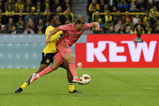 Joane Gadou (Borussia Dortmund) und Niclas Fuellkrug (SV Werder Bremen) im Kampf um den Ball waehrend des spiels der 1. Bundesliga zwischen Borussia Dortmund und SV Werder Bremen, Signal Iduna Park am 09. October 2026 in Dortmund, Deutschland. (Foto von Max Maiwald DeFodi Images) +++ Joane Gadou (Borussia Dortmund) und Niclas Fuellkrug (SV Werder Bremen) battle for the ball during the Bundesliga match between Borussia Dortmund and SV Werder Bremen at Signal Iduna Park on October 9, 2026 in Dortmund, Germany. (Photo by Max Maiwald DeFodi Images) DFB DFL REGULATIONS PROHIBIT ANY USE OF PHOTOGRAPHS AS IMAGE SEQUENCES AND OR QUASI-VIDEO. (Photo by Max Maiwald DeFodi Images) -