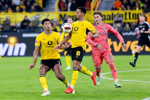 Dortmund, Deutschland 09. Oktober 2026: 1. BL - 2026 2027 - Sp. 5 - Borussia Dortmund gegen SV Werder Bremen Im Bild: v. li. im Zweikampf Jobe Bellingham (BVB), Ethan Nwaneri (BVB), Chuki (SVW) DFL DFB regulations prohibit any use of photographs as image sequences and or quasi-video. Signal Iduna Park Nordrhein Westfalen Copyright: xFotostandx xZeisingx