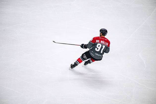 COLOGNE, GERMANY - 9 OCTOBER, 2026: Moritz Mueller - The PENNY DEL Ice hockey, Eishockey match Koelner Haie vs. Schwenninger Wild Wings at LANXESS arena. Copyright: xVitaliixKliuievx