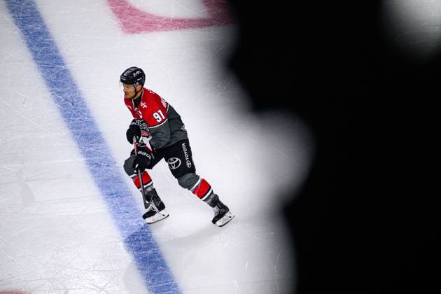 COLOGNE, GERMANY - 9 OCTOBER, 2026: Moritz Mueller - The PENNY DEL Ice hockey, Eishockey match Koelner Haie vs. Schwenninger Wild Wings at LANXESS arena. Copyright: xVitaliixKliuievx