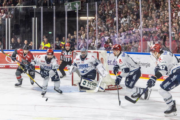 Dominik Bittner (Schwenninger Wild Wings, 07), Alexander Karachun (Schwenninger Wild Wings, 47), Joacim Eriksson (Schwenninger Wild Wings, 60) Koelner Haie vs. Schwenninger Wild Wings, Eishockey, Penny DEL, Spieltag 07, 2026 2027, 09.10.2026 Koelner Haie vs. Schwenninger Wild Wings, Eishockey, Penny DEL, Spieltag 07, 2026 2027, 09.10.2026 Koeln Copyright: xEibner-Pressefoto GerhardxWingenderx EP_GWR