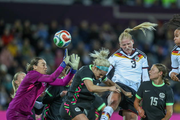 GER, Karlsruhe, Deutschland vs Australien, FIFA, DFB, Fussball, Spielzeit 2026 2027, BBBank Wildpark, Freundschaftsspiel im Bild v.l.: Camilla Küver (Deutschland, Frauen Nationalmannschaft) köpft das 3:1 DFB DFL REGULATIONS PROHIBIT ANY USE OF PHOTOGRAPHS AS IMAGE SEQUENCES AND OR QUASI-VIDEO, 09.10.2026 Copyright: HMBxMedia HendrikxHamelau
