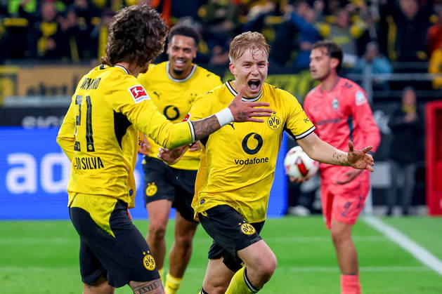 09.10.2026, Fußball, Borussia Dortmund - SV Werder Bremen, 1. Fußball Bundesliga, 05. Spieltag, Signal Iduna Park, Saison 2026 27: Torjubel nach dem Tor zum 1:0 durch Torschütze Daniel Svensson (BVB 24) zusammen mit Fabio Silva (BVB 21) DFB regulations prohibit any use of photographs as image sequences and or quasi-video. Nordrhein-Westfalen Deutschland
