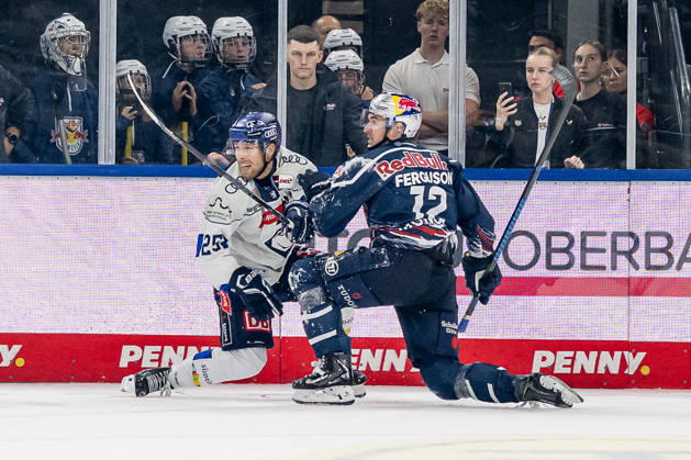 Leon Huettl (ERC Ingolstadt, 25) gegen Brady Ferguson (EHC Red Bull Muenchen, 12) GER, EHC Red Bull Muenchen vs. ERC Ingolstadt, DEL, Saison 2026 2027, 7. Spieltag, 09.10.2026. Foto: HMB Media Franz Feiner Copyright: HMBxMedia FranzxFeiner