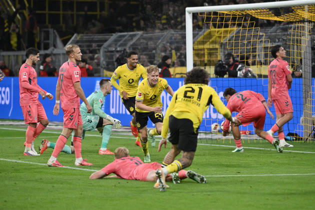 Jubel Daniel Svensson (Borussia Dortmund), mi., 1:0 09.10.2026, Fussball 1. Bundesliga, Saison 2026 2027, 5. Spieltag, Borussia Dortmund - SV Werder Bremen DFL regulations prohibit any use of photographs as image sequences and or quasi-video Dortmund Signal Iduna Park Nordrhein Westfalen Deutschland