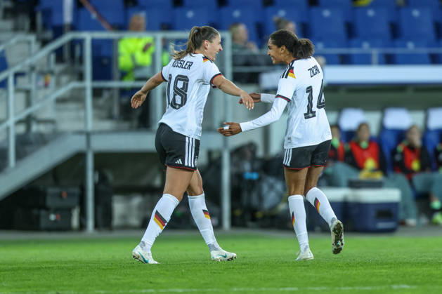GER, Karlsruhe, Deutschland vs Australien, FIFA, DFB, Fussball, Spielzeit 2026 2027, BBBank Wildpark, Freundschaftsspiel im Bild: Melissa Kössler (Deutschland, Frauen Nationalmannschaft) erzielt das 2:0, Tor, Jubel und Freude, Emotionen mit Cora Zicai (Deutschland, Frauen Nationalmannschaft) DFB DFL REGULATIONS PROHIBIT ANY USE OF PHOTOGRAPHS AS IMAGE SEQUENCES AND OR QUASI-VIDEO, 09.10.2026 Copyright: HMBxMedia HendrikxHamelau
