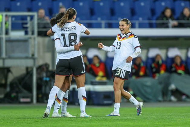 GER, Karlsruhe, Deutschland vs Australien, FIFA, DFB, Fussball, Spielzeit 2026 2027, BBBank Wildpark, Freundschaftsspiel im Bild: Melissa Kössler (Deutschland, Frauen Nationalmannschaft) erzielt das 2:0, Tor, Jubel und Freude, Emotionen mit Cora Zicai (Deutschland, Frauen Nationalmannschaft) und Carlotta Wamser (Deutschland, Frauen Nationalmannschaft) DFB DFL REGULATIONS PROHIBIT ANY USE OF PHOTOGRAPHS AS IMAGE SEQUENCES AND OR QUASI-VIDEO, 09.10.2026 Copyright: HMBxMedia HendrikxHamelau