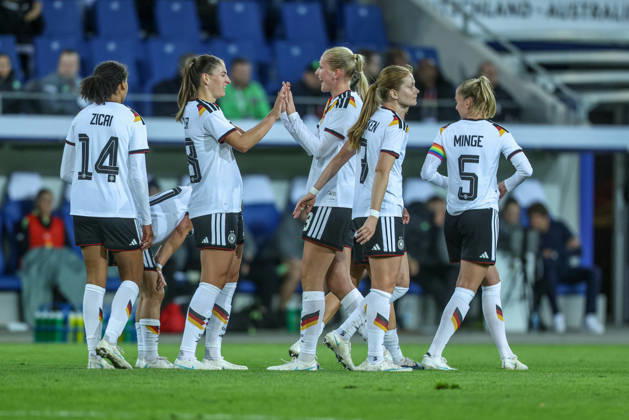 GER, Karlsruhe, Deutschland vs Australien, FIFA, DFB, Fussball, Spielzeit 2026 2027, BBBank Wildpark, Freundschaftsspiel im Bild: Melissa Kössler (Deutschland, Frauen Nationalmannschaft) erzielt das 2:0, Tor, Jubel und Freude, Emotionen mit Cora Zicai (Deutschland, Frauen Nationalmannschaft) DFB DFL REGULATIONS PROHIBIT ANY USE OF PHOTOGRAPHS AS IMAGE SEQUENCES AND OR QUASI-VIDEO, 09.10.2026 Copyright: HMBxMedia HendrikxHamelau