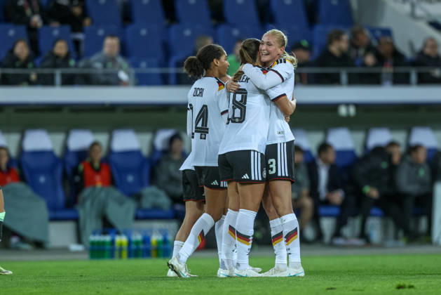 GER, Karlsruhe, Deutschland vs Australien, FIFA, DFB, Fussball, Spielzeit 2026 2027, BBBank Wildpark, Freundschaftsspiel im Bild: Melissa Kössler (Deutschland, Frauen Nationalmannschaft) erzielt das 2:0, Tor, Jubel und Freude, Emotionen mit Cora Zicai (Deutschland, Frauen Nationalmannschaft) und Camilla Küver (Deutschland, Frauen Nationalmannschaft) DFB DFL REGULATIONS PROHIBIT ANY USE OF PHOTOGRAPHS AS IMAGE SEQUENCES AND OR QUASI-VIDEO, 09.10.2026 Copyright: HMBxMedia HendrikxHamelau
