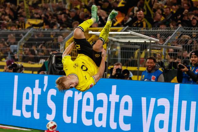 DORTMUND - Daniel Svensson of Borussia Dortmund scored the 1-0 during the Bundesliga match between Borussia Dortmund and SV Werder Bremen at Signal Iduna Park on October 9, 2026, in Dortmund, Germany. MARCEL TER BALS ANP Bundesliga 2026 27 xVIxANPxSportx xMarcelxterxBalsxIVx 571968149 originalFilename: 571968149.jpg