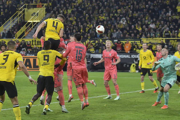 Nico Schlotterbeck (Dortmund 4) erzielt das Tor zum 2:0 09.10.2026 ¢ Fussball ¢ Borussia Dortmund vs SV Werder Bremen, Signal Iduna Park, Dortmund, DFB DFL REGULATIONS PROHIBIT ANY USE OF PHOTOGRAPHS AS IMAGE SEQUENCES AND OR QUASI-VIDEO