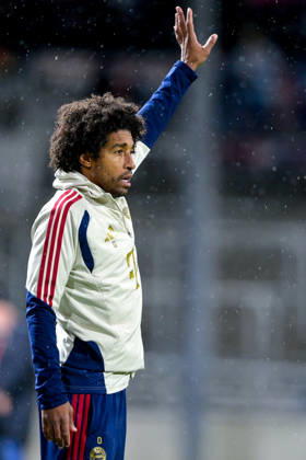 Trainer Costa Santos Dante (FC Bayern Muenchen) gibt Anweisungen, gestikuliert, mit den Armen gestikulieren, gives instructions, gesticulate, Einzelbild, Aktion, Action, 09.10.2026, München (Deutschland), Fussball, Regionalliga Bayern, FC Bayern München II - SpVgg Unterhaching