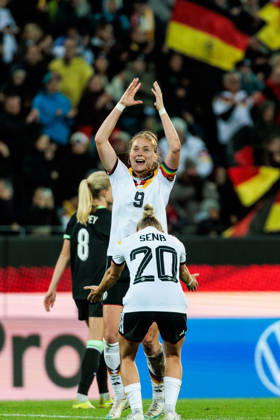 KARLSRUHE, GERMANY - OCTOBER 09: Sjoeke Nuesken (Nüsken, Germany, 9) celebrates scoring the 4:2 goal with her teammates during the International Friendly, Länderspiel, Nationalmannschaft match between Germany vs. Australia at BBBank Wildpark on October 09, 2026 in Karlsruhe, Germany. Germany Copyright: xSteffiexWunderlx