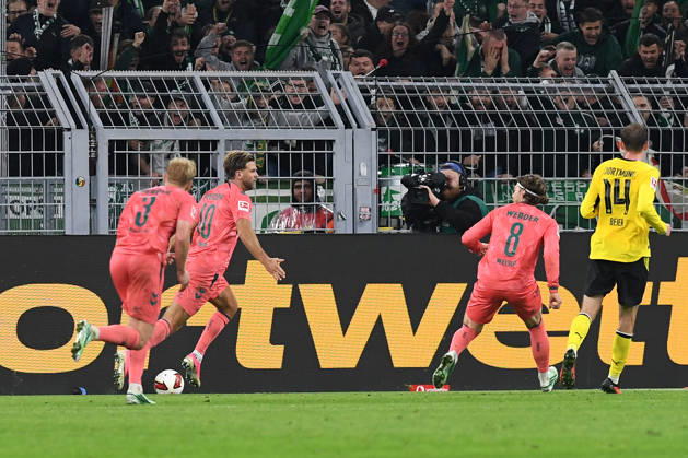 Niclas Fuellkrug (Werder Bremen) Torjubel, jubelt nach seinem Treffer zum 2:2 waehrend des Spiels der 1. Bundesliga zwischen Borussia Dortmund und SV Werder Bremen, Signal Iduna Park am 09. October 2026 in Dortmund, Deutschland. (Foto von Ralf Treese DeFodi Images) +++ Niclas Fuellkrug (Werder Bremen) celebrates after scoring his team™s second goal during the Bundesliga match between Borussia Dortmund and SV Werder Bremen at Signal Iduna Park on October 9, 2026 in Dortmund, Germany. (Photo by Ralf Treese DeFodi Images) DFB DFL REGULATIONS PROHIBIT ANY USE OF PHOTOGRAPHS AS IMAGE SEQUENCES AND OR QUASI-VIDEO. (Photo by Ralf Treese DeFodi Images) -