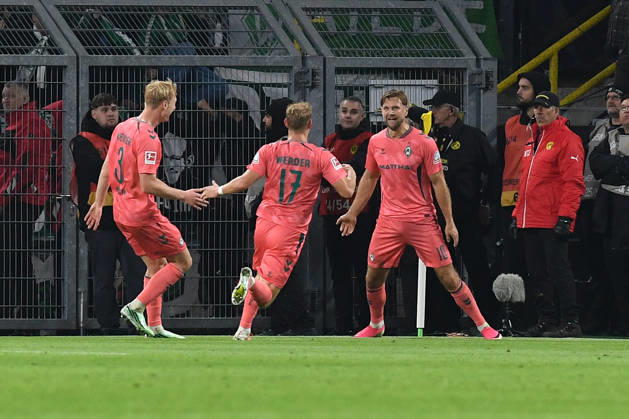 Niclas Fuellkrug (Werder Bremen) Torjubel, jubelt mit seiner Mannschaft nach dem Treffer zum 2:2 waehrend des Spiels der 1. Bundesliga zwischen Borussia Dortmund und SV Werder Bremen, Signal Iduna Park am 09. October 2026 in Dortmund, Deutschland. (Foto von Ralf Treese DeFodi Images) +++ Niclas Fuellkrug (Werder Bremen) celebrates after scoring his team™s second goal with teammates during the Bundesliga match between Borussia Dortmund and SV Werder Bremen at Signal Iduna Park on October 9, 2026 in Dortmund, Germany. (Photo by Ralf Treese DeFodi Images) DFB DFL REGULATIONS PROHIBIT ANY USE OF PHOTOGRAPHS AS IMAGE SEQUENCES AND OR QUASI-VIDEO. (Photo by Ralf Treese DeFodi Images) -