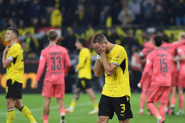 Nico Schlotterbeck (Borussia Dortmund) und Waldemar Anton (Borussia Dortmund) enttaeuscht nach Spielende waehrend des Spiels der 1. Bundesliga zwischen Borussia Dortmund und SV Werder Bremen, Signal Iduna Park am 09. October 2026 in Dortmund, Deutschland. (Foto von Ralf Treese DeFodi Images) +++ Nico Schlotterbeck (Borussia Dortmund) und Waldemar Anton (Borussia Dortmund) look dejected after the game during the Bundesliga match between Borussia Dortmund and SV Werder Bremen at Signal Iduna Park on October 9, 2026 in Dortmund, Germany. (Photo by Ralf Treese DeFodi Images) DFB DFL REGULATIONS PROHIBIT ANY USE OF PHOTOGRAPHS AS IMAGE SEQUENCES AND OR QUASI-VIDEO. (Photo by Ralf Treese DeFodi Images) -