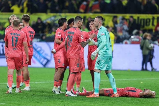 Fußball 1. Bundesliga 5. Spieltag Borussia Dortmund - SV Werder Bremen am 09.10.2026 im Signal Iduna Park in Dortmund Bremen feiert das Unentschieden DFL regulations prohibit any use of photographs as image sequences and or quasi-video.