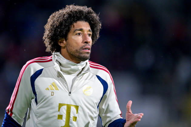 Trainer Costa Santos Dante (FC Bayern Muenchen) gibt Anweisungen, gestikuliert, mit den Armen gestikulieren, gives instructions, gesticulate, Einzelbild, Aktion, Action, 09.10.2026, München (Deutschland), Fussball, Regionalliga Bayern, FC Bayern München II - SpVgg Unterhaching