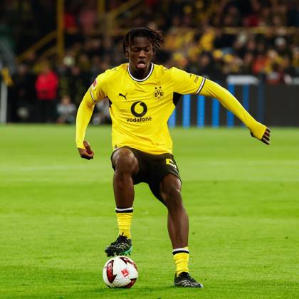 DORTMUND - Joane Gadou of Borussia Dortmund controls the ball during the Bundesliga match between Borussia Dortmund and SV Werder Bremen at Signal Iduna Park on October 9, 2026, in Dortmund, Germany. MARCEL TER BALS ANP Bundesliga 2026 27 xVIxANPxSportx xMarcelxterxBalsxIVx 571969968 originalFilename: 571969968.jpg