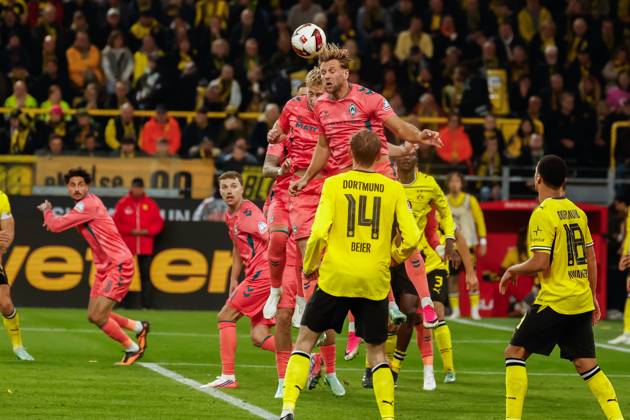 DORTMUND - Niclas Fullkrug of Werder Bremen heads the ball during the Bundesliga match between Borussia Dortmund and SV Werder Bremen at Signal Iduna Park on October 9, 2026, in Dortmund, Germany. MARCEL TER BALS ANP Bundesliga 2026 27 xVIxANPxSportx xMarcelxterxBalsxIVx 571970013 originalFilename: 571970013.jpg