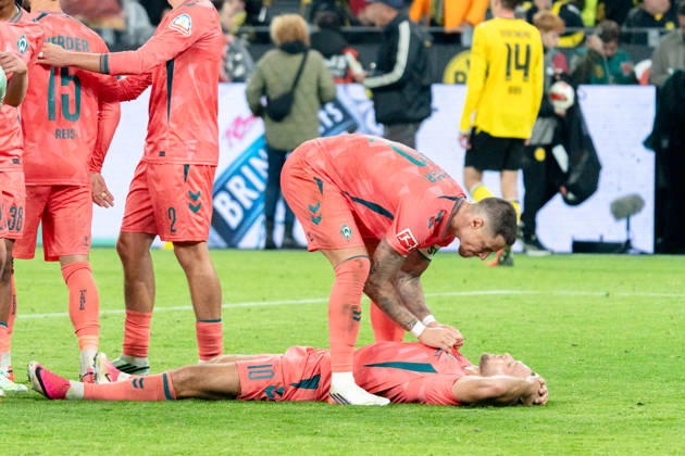 Deutschland: 1. Bundesliga 2026 2027, 5. Spieltag: Borussia Dortmund vs. Werder Bremen 09.10.2026 Signal Iduna Park (Nordrhein-Westfalen) Niclas Füllkrug ( 10) Marco Grüll ( 17) Jubel Freude Emotionen Torjubel nach Abpfiff Copyright: xCelinaxLeiersx