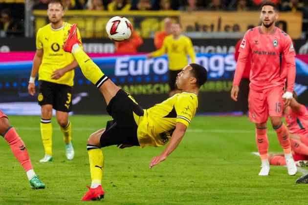 DORTMUND - Felix Nmecha of Borussia Dortmund controls the ball during the Bundesliga match between Borussia Dortmund and SV Werder Bremen at Signal Iduna Park on October 9, 2026, in Dortmund, Germany. MARCEL TER BALS ANP Bundesliga 2026 27 xVIxANPxSportx xMarcelxterxBalsxIVx 571970215 originalFilename: 571970215.jpg