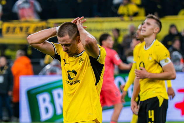 1. Bundesliga, 5. Spieltag, Borussia Dortmund vs. Werder Bremen am 09.10.2026 Waldemar Anton enttäuscht nach Abpfiff unzufrieden unglücklich mit Nico Schlotterbeck Copyright: xBahhoxKarax