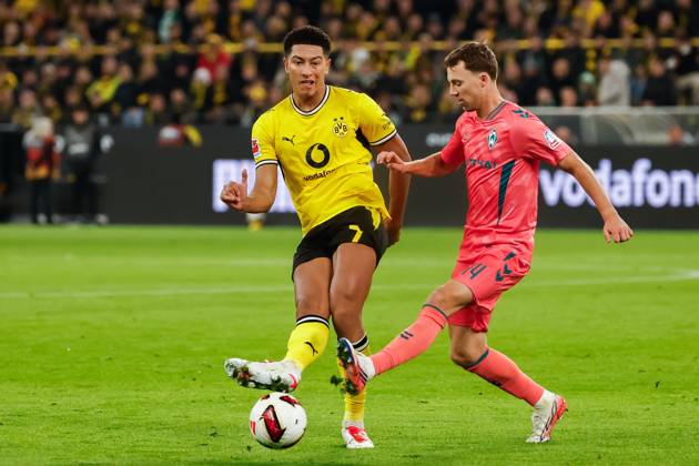 DORTMUND - Jobe Bellingham of Borussia Dortmund battles for possession with Youri Regeer of Werder Bremen during the Bundesliga match between Borussia Dortmund and SV Werder Bremen at Signal Iduna Park on October 9, 2026, in Dortmund, Germany. MARCEL TER BALS ANP Bundesliga 2026 27 xVIxANPxSportx xMarcelxterxBalsxIVx 571970679 originalFilename: 571970679.jpg