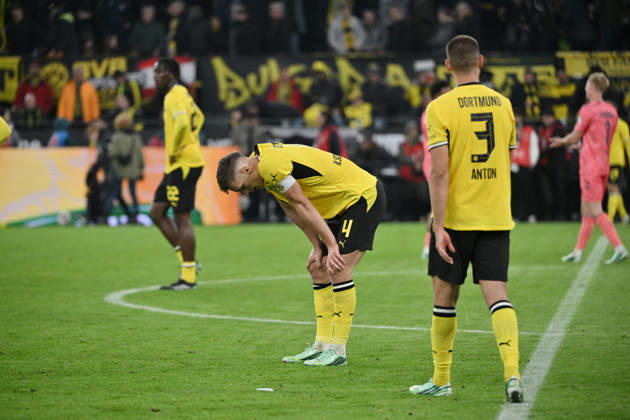 Nico Schlotterbeck (Borussia Dortmund), Waldemar Anton (Borussia Dortmund), v.li., nach dem Abpfiff 09.10.2026, Fussball 1. Bundesliga, Saison 2026 2027, 5. Spieltag, Borussia Dortmund - SV Werder Bremen DFL regulations prohibit any use of photographs as image sequences and or quasi-video Dortmund Signal Iduna Park Nordrhein Westfalen Deutschland