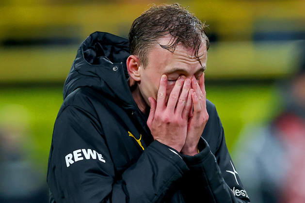 09.10.2026, Fußball, Borussia Dortmund - SV Werder Bremen, 1. Fußball Bundesliga, 05. Spieltag, Signal Iduna Park, Saison 2026 27: Enttäuschung beim BVB nach dem 2:2 Ausgleich Unentschieden - Maximilian Beier (BVB 14) verdeckt das Gesicht mit den Händen enttäuscht Enttäuschung auf dem Spielfeld DFB regulations prohibit any use of photographs as image sequences and or quasi-video. Nordrhein-Westfalen Deutschland