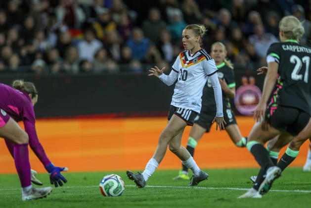 GER, Karlsruhe, Deutschland vs Australien, FIFA, DFB, Fussball, Spielzeit 2026 2027, BBBank Wildpark, Freundschaftsspiel im Bild v.l.: Laura Freigang (Deutschland, Frauen Nationalmannschaft) DFB DFL REGULATIONS PROHIBIT ANY USE OF PHOTOGRAPHS AS IMAGE SEQUENCES AND OR QUASI-VIDEO, 09.10.2026 Copyright: HMBxMedia HendrikxHamelau