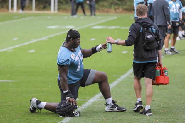 CHADLER’S CROSS, ENGLAND - OCTOBER 09: Emmanuel Pregnon of the Jacksonville Jaguars during the Jacksonville Jaguars team practise and media as part of the London NFL, American Football Herren, USA Series 2026, at the Grove, Chandler’s Cross, Hertfordshire, England, on 09 October 2026. Jody Demay - Davies SPP Copyright: xJodyxDemayx-xDaviesx xSPPx Sportspressphoto_SPR249848