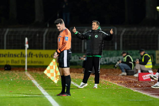 1. FC 1905 Schweinfurt vs. SC Eltersdorf, Sachs-Stadion Football, Regionalliga Bayern 1. FC 1905 Schweinfurt vs. SC Eltersdorf 9 Oct 2026 Sachs-Stadion , Schweinfurt, Germany Image: Trainer Bernd Eigner (Eltersdorf) giving the Thumbs Up in the coaching zone. DFL REGULATIONS PROHIBIT ANY USE OF PHOTOGRAPHS AS IMAGE SEQUENCES AND OR QUASI-VIDEO Copyright: xPresseFotoxEvansx