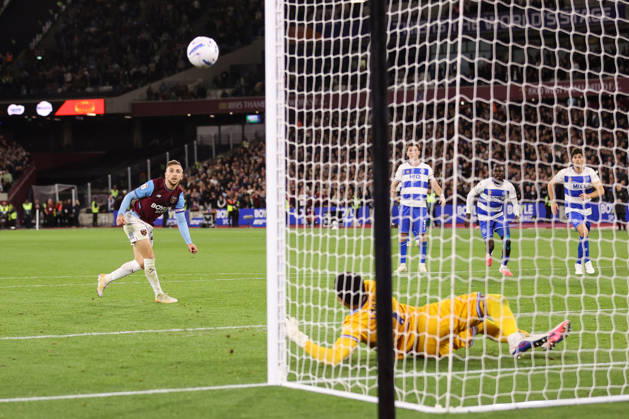 West Ham United v Queens Park Rangers 09 October 2026, London - EFL Championship Football - West Ham United v Queens Park Rangers - Jarrod Bowen of West Ham United has a last minute penalty saved by QPR goalkeeper Pierce Charles - Photo: Jacques Feeney Offside. London UK Copyright: xJacquesxFeeneyx xOffsidexOffside