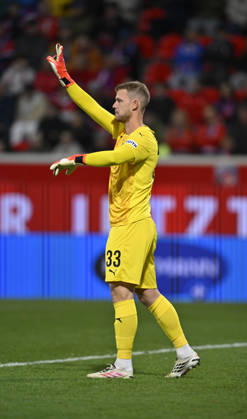 Torwart Thomas Daehne 1. FC Heidenheim 1846 FCH (33) Gestik Geste 1. FC Heidenheim 1846 FCH vs 1. FC Kaiserslautern 09.10..2026 DFL REGULATIONS PROHIBIT ANY USE OF PHOTOGRAPHS AS IMAGE SEQUENCES AND OR QUASI-VIDEO 1. FC Heidenheim 1846 FCH vs 1. FC Kaiserslautern