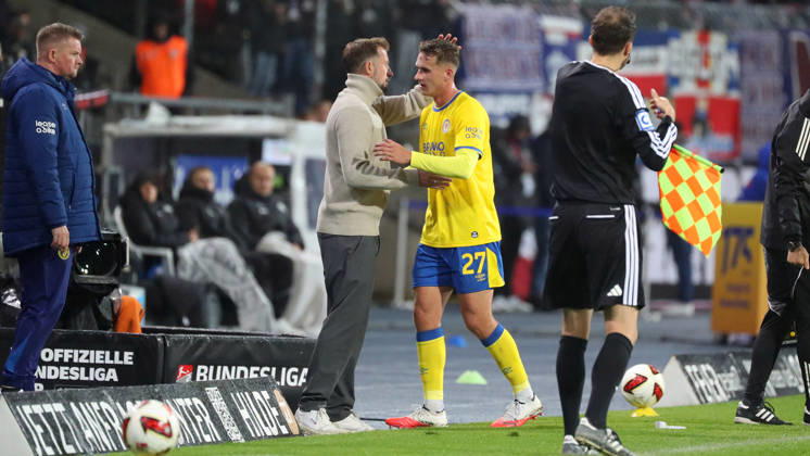 Braunschweig vs Kiel, 2. BL Braunschweig, 09.10.2026, Fußball, Herren, 2. BL, Saison 2026 2027, Eintracht Braunschweig vs. Holstein Kiel: Cheftrainer Lars Kornetka (Eintracht Braunschweig), Jan Urbich (Eintracht Braunschweig) (DFL DFB REGULATIONS PROHIBIT ANY USE OF PHOTOGRAPHS as IMAGE SEQUENCES and or QUASI-VIDEO) Stadion an der Hamburger Straße Niedersachsen Deutschland