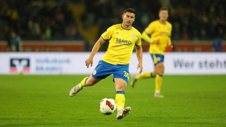 Braunschweig vs Kiel, 2. BL Braunschweig, 09.10.2026, Fußball, Herren, 2. BL, Saison 2026 2027, Eintracht Braunschweig vs. Holstein Kiel: Robin Heußer (Eintracht Braunschweig) (DFL DFB REGULATIONS PROHIBIT ANY USE OF PHOTOGRAPHS as IMAGE SEQUENCES and or QUASI-VIDEO) Stadion an der Hamburger Straße Niedersachsen Deutschland