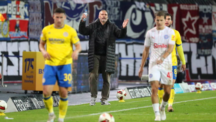 Braunschweig vs Kiel, 2. BL Braunschweig, 09.10.2026, Fußball, Herren, 2. BL, Saison 2026 2027, Eintracht Braunschweig vs. Holstein Kiel: Cheftrainer Tim Walter (Holstein Kiel) (DFL DFB REGULATIONS PROHIBIT ANY USE OF PHOTOGRAPHS as IMAGE SEQUENCES and or QUASI-VIDEO) Stadion an der Hamburger Straße Niedersachsen Deutschland