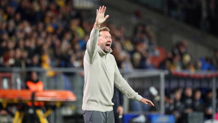 Braunschweig vs Kiel, 2. BL Braunschweig, 09.10.2026, Fußball, Herren, 2. BL, Saison 2026 2027, Eintracht Braunschweig vs. Holstein Kiel: Cheftrainer Lars Kornetka (Eintracht Braunschweig) (DFL DFB REGULATIONS PROHIBIT ANY USE OF PHOTOGRAPHS as IMAGE SEQUENCES and or QUASI-VIDEO) Stadion an der Hamburger Straße Niedersachsen Deutschland