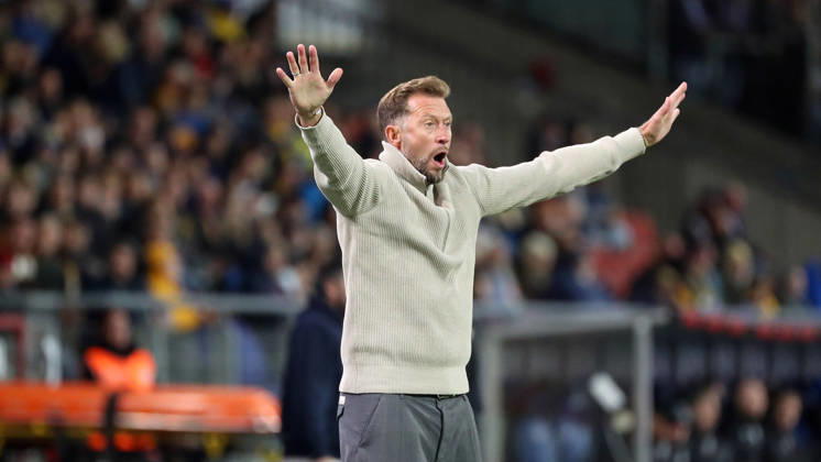 Braunschweig vs Kiel, 2. BL Braunschweig, 09.10.2026, Fußball, Herren, 2. BL, Saison 2026 2027, Eintracht Braunschweig vs. Holstein Kiel: Cheftrainer Lars Kornetka (Eintracht Braunschweig) (DFL DFB REGULATIONS PROHIBIT ANY USE OF PHOTOGRAPHS as IMAGE SEQUENCES and or QUASI-VIDEO) Stadion an der Hamburger Straße Niedersachsen Deutschland