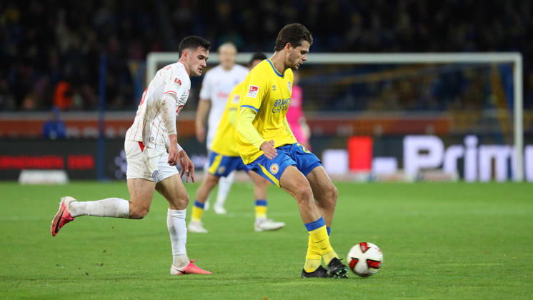 Braunschweig vs Kiel, 2. BL Braunschweig, 09.10.2026, Fußball, Herren, 2. BL, Saison 2026 2027, Eintracht Braunschweig vs. Holstein Kiel: Isidoros Koutsidis (Eintracht Braunschweig) (DFL DFB REGULATIONS PROHIBIT ANY USE OF PHOTOGRAPHS as IMAGE SEQUENCES and or QUASI-VIDEO) Stadion an der Hamburger Straße Niedersachsen Deutschland