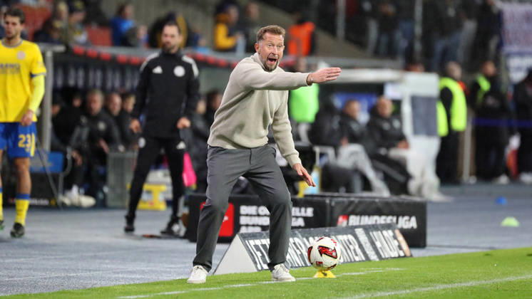 Braunschweig vs Kiel, 2. BL Braunschweig, 09.10.2026, Fußball, Herren, 2. BL, Saison 2026 2027, Eintracht Braunschweig vs. Holstein Kiel: Cheftrainer Lars Kornetka (Eintracht Braunschweig) (DFL DFB REGULATIONS PROHIBIT ANY USE OF PHOTOGRAPHS as IMAGE SEQUENCES and or QUASI-VIDEO) Stadion an der Hamburger Straße Niedersachsen Deutschland